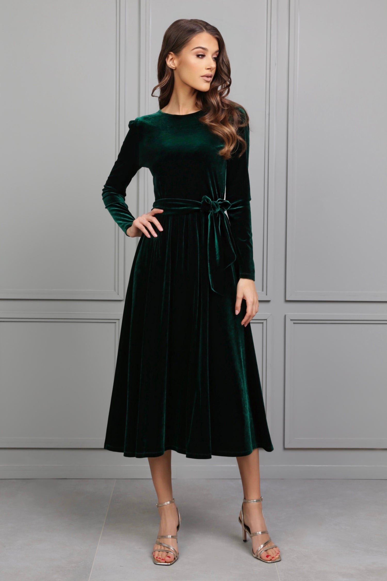 Dark Green Velvet Round Neckline Midi Dress – Désir Couture