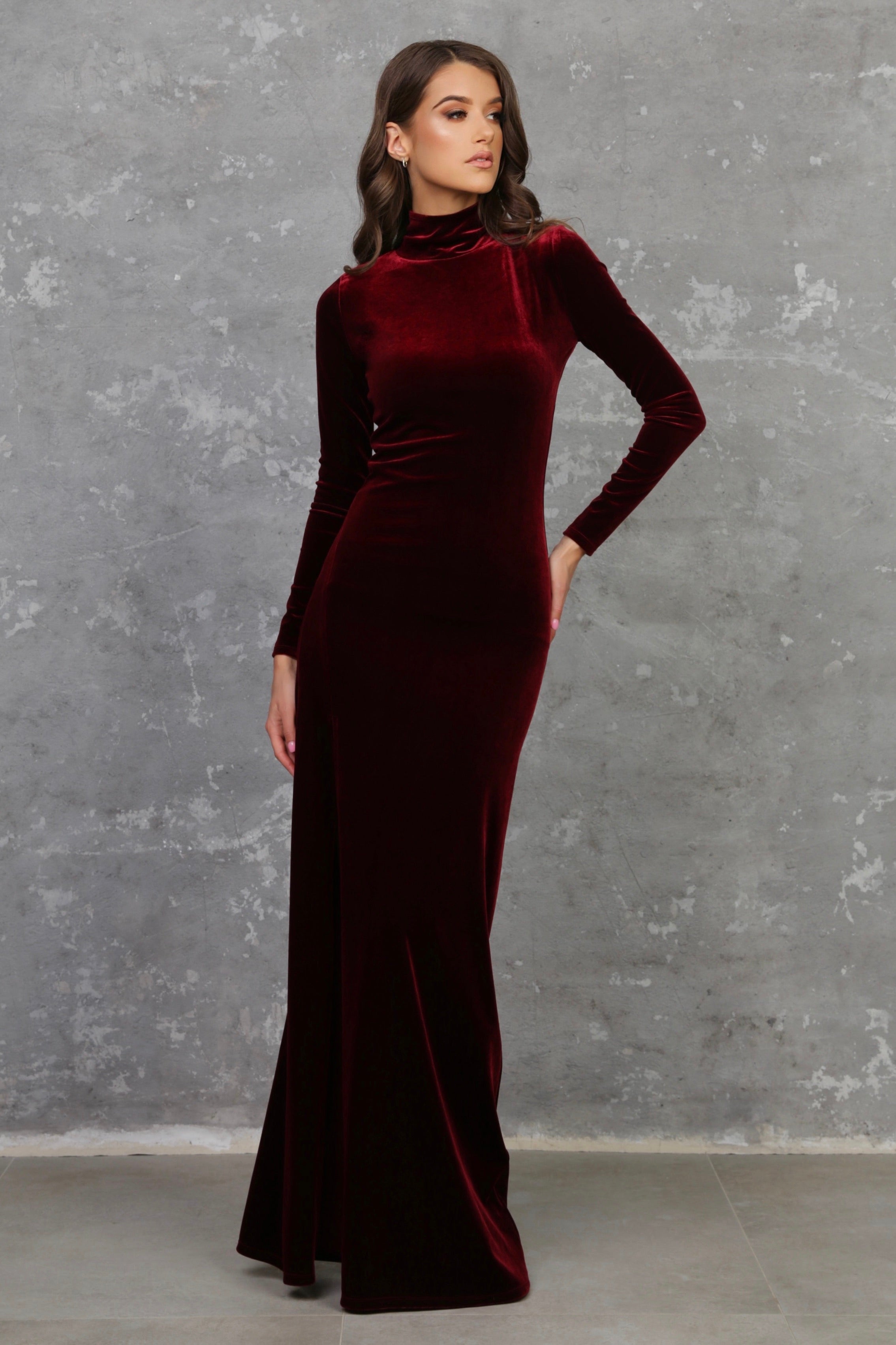 high neck velvet dress Simple Green Long Flower Girl 2 / Green fitting velvet dress with a high neckline and side leg slit Women's Velvet Bodycon Dresses Long